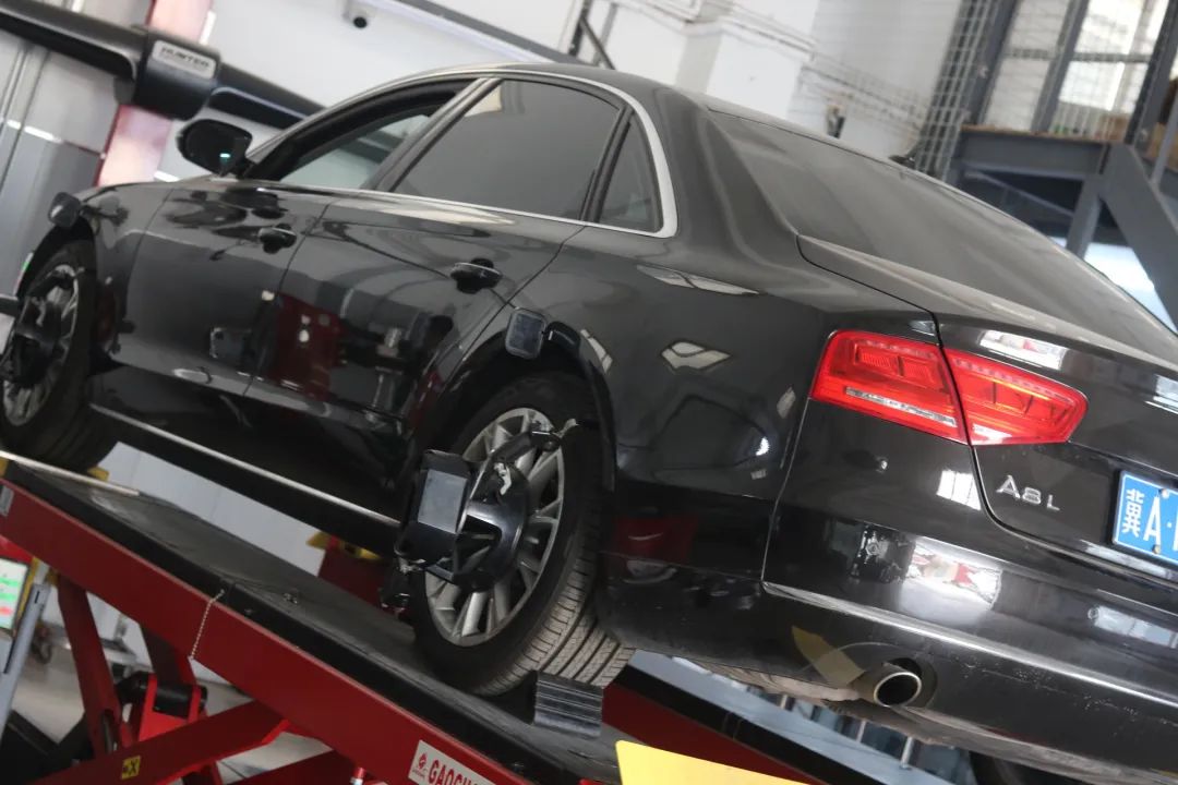 小伙100多万买宝马,小伙花了52万买了奥迪a8