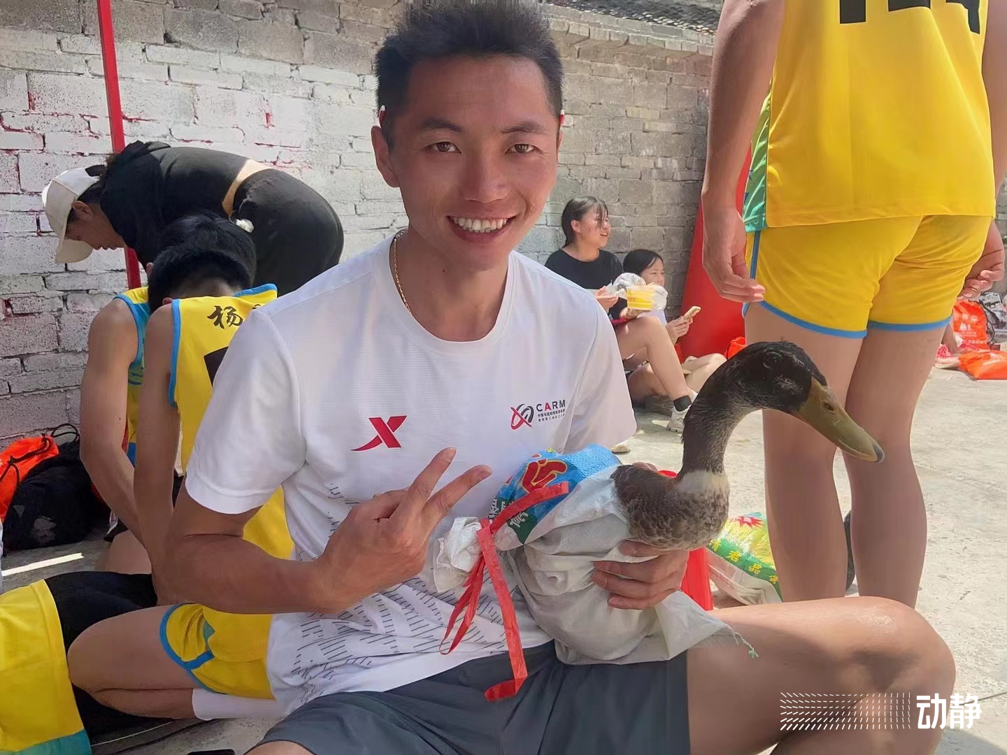 岑万江贵马逆袭片段,岑万江贵阳马拉松夺冠