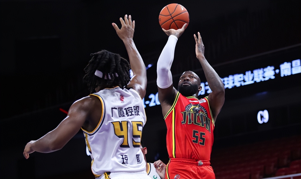 中国男篮归化琼斯,杨毅谈男篮归化