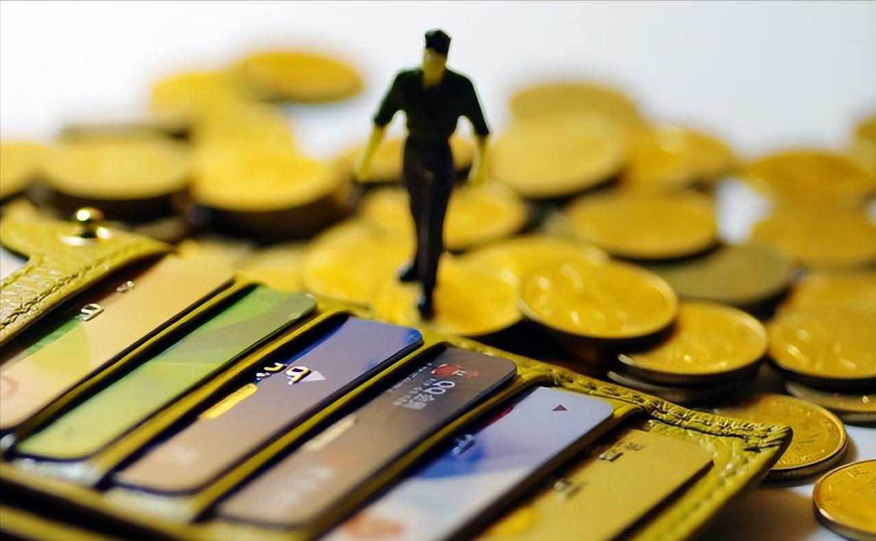 民法典中信用卡逾期,信用卡违约金有法律规定吗