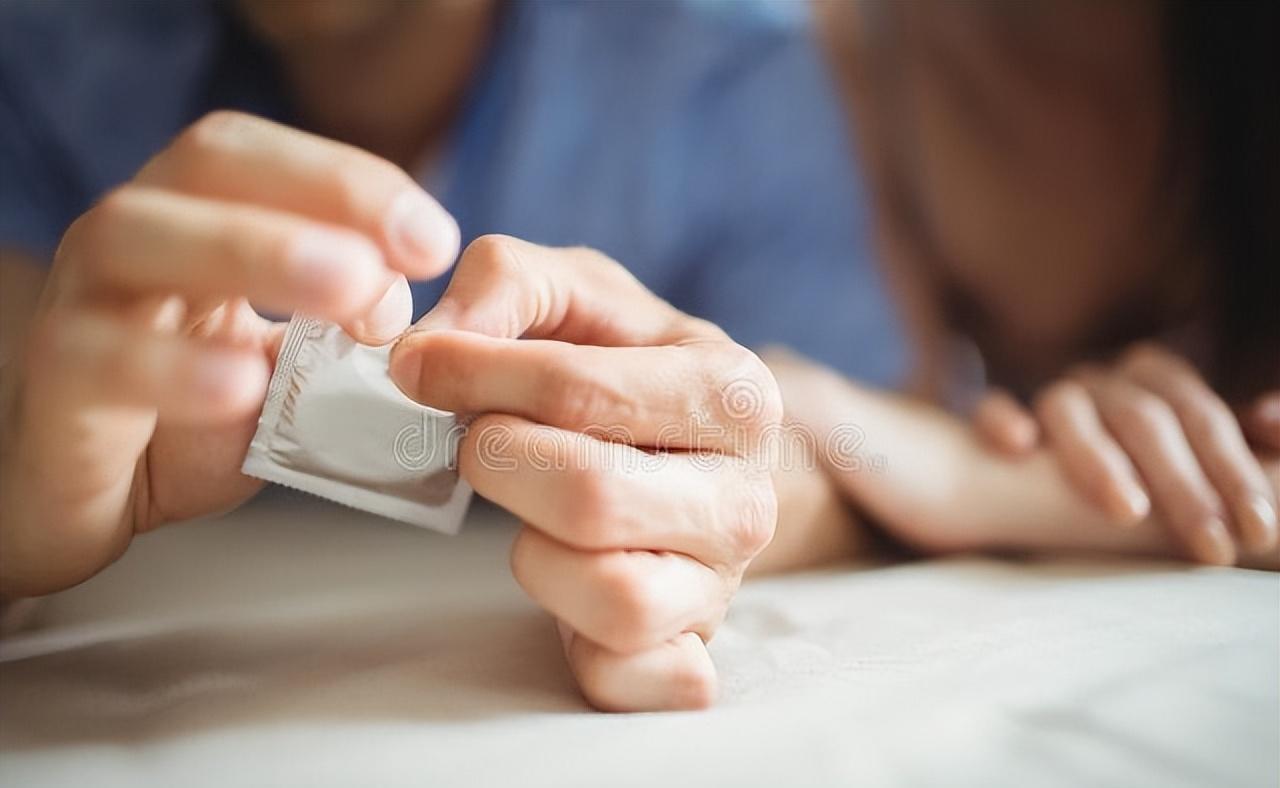 为什么安全套上有一层油？沾到嘴上会危害身体吗？一文告诉你