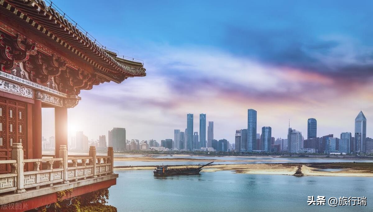 重庆攻略十个必须要去的地方,到没去过的地方走走