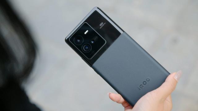 真我大师探索版gt2对比iqoo10,真我gt2和真我gt大师探索版跑分