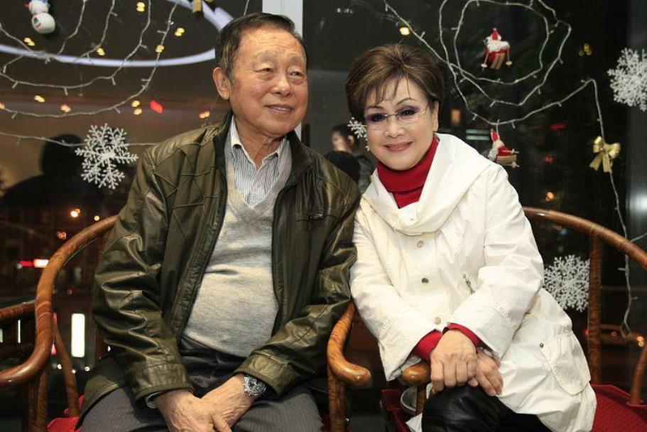 73岁李谷一全家近照曝光,73岁的李谷一全家近照曝光