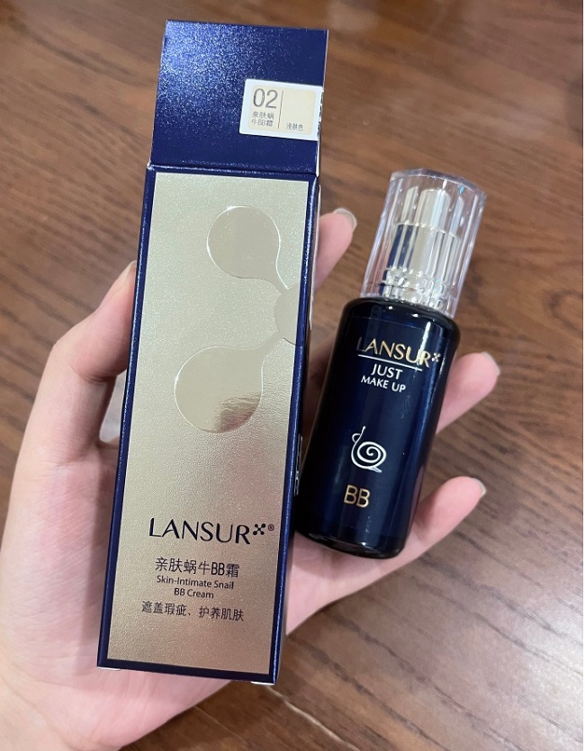 兰瑟蜗牛BB霜细腻柔滑的触感，轻松打造自然精致底妆！