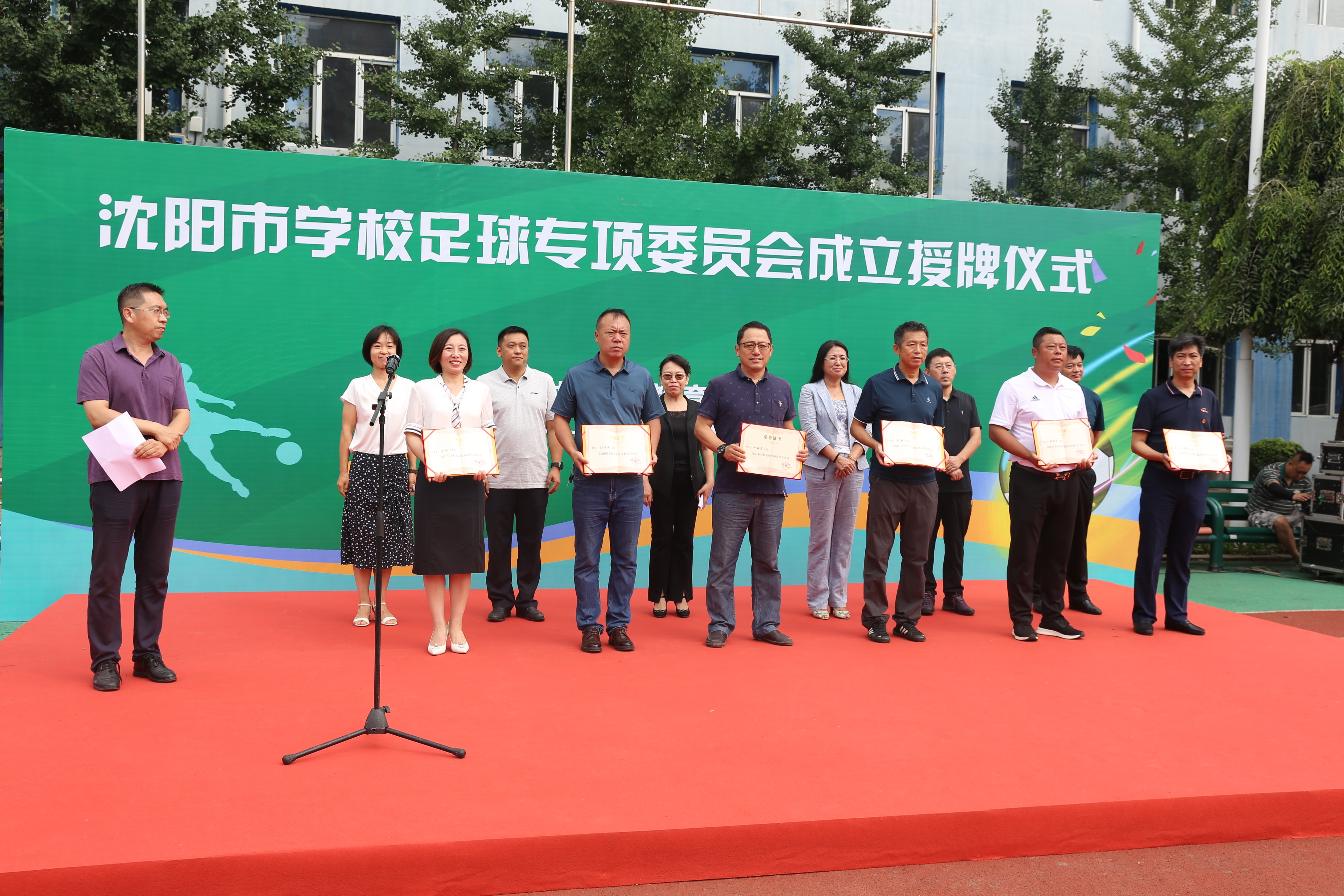 学校足球工作领导小组,足球学校领导组织架构