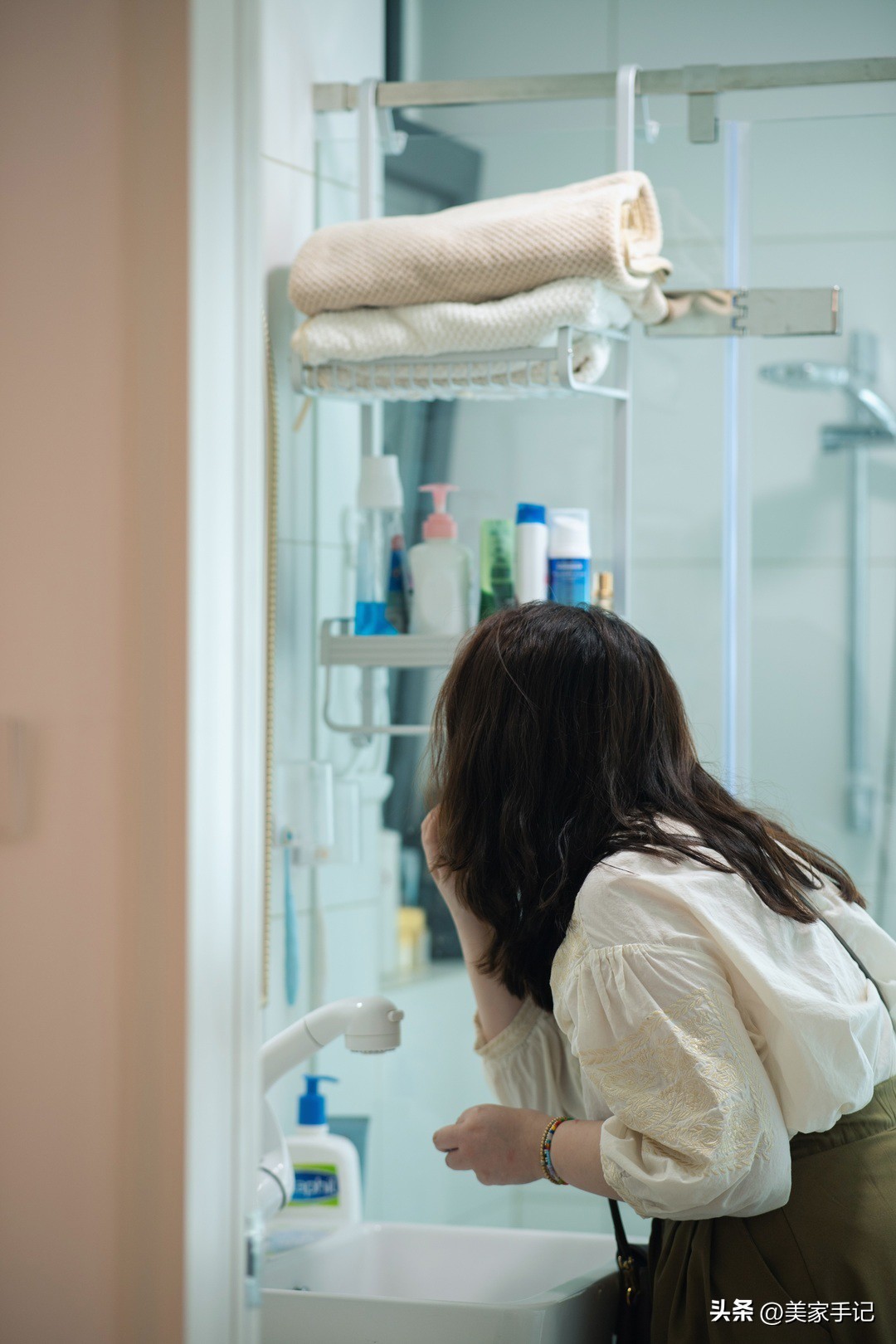 山东夫妻家中的高级场面：坚持不买沙发、茶几，入住反而实用顺心