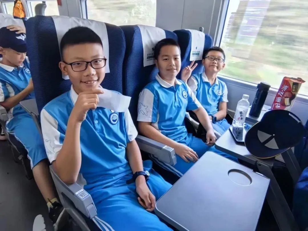 追梦空天凌云志振翅鸿雁赋能时——首都师范大学附属中学育鸿学校