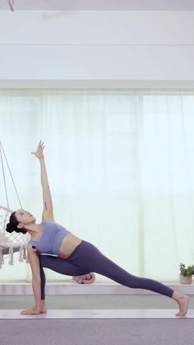 刘亦菲侧颜五官立体翘鼻抢镜,刘亦菲晒马甲线照身材简直太好