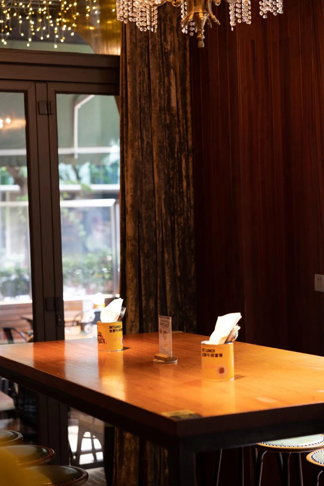 “这家「英伦餐吧」是专属你的快乐密码!”