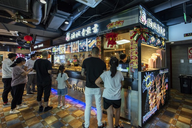 在广州摆摊卖小吃年入百万,上海摆摊卖小吃