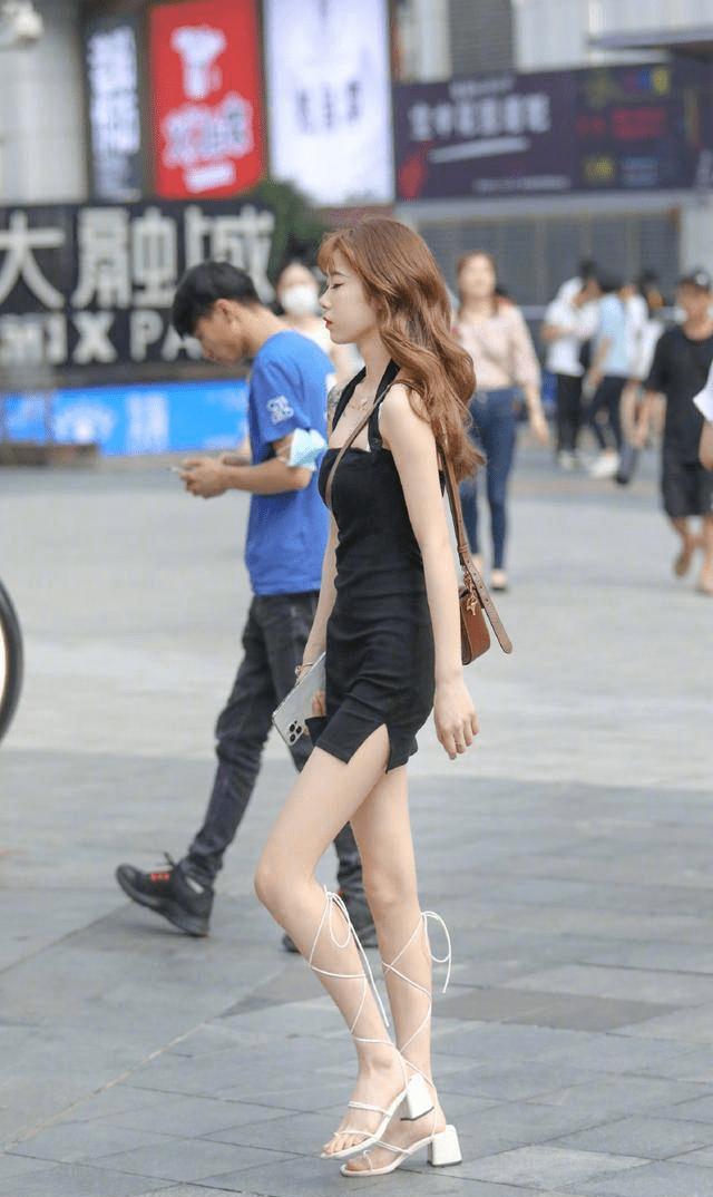 “时尚款”牛仔短裙搭配，青春洋溢，动感时尚！