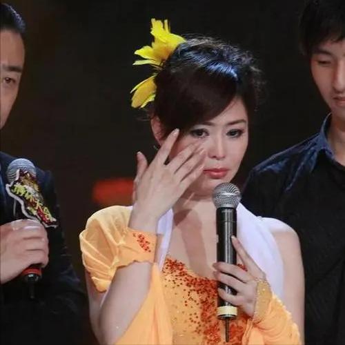 揭秘明星不为人知的丑闻,明星揭露娱乐圈的内幕