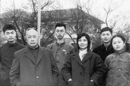 陈毅子女现状，长子是北京市长，次子是少将，老三和女婿很厉害￼