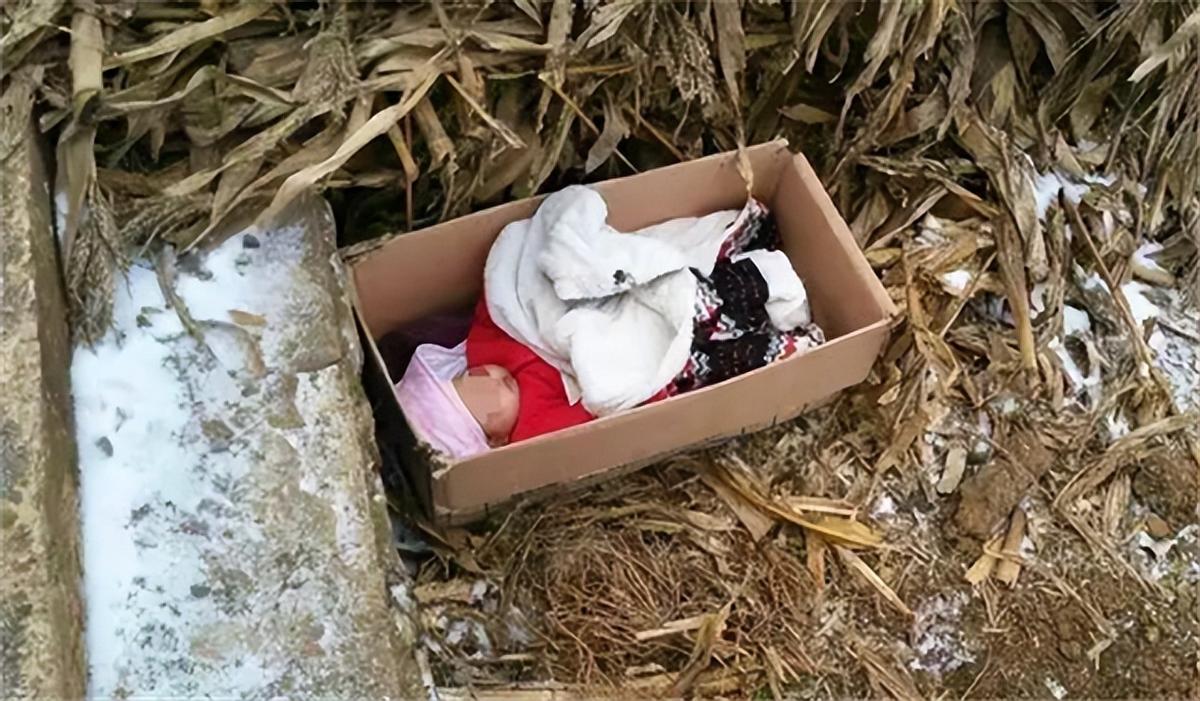 24岁小伙与85岁老人拍婚纱照,小伙子与八旬老太婚纱照