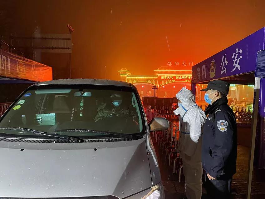 商州公安守护万家平安,守护万家团圆中秋节警察