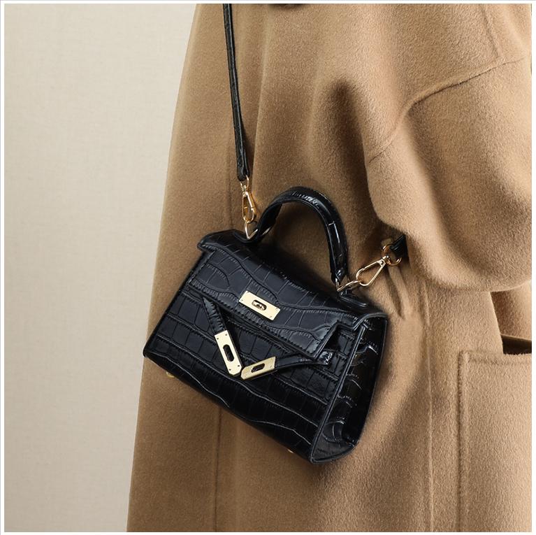 适合40岁女人背的包包品牌排行榜,40岁女人背什么款式的包包洋气