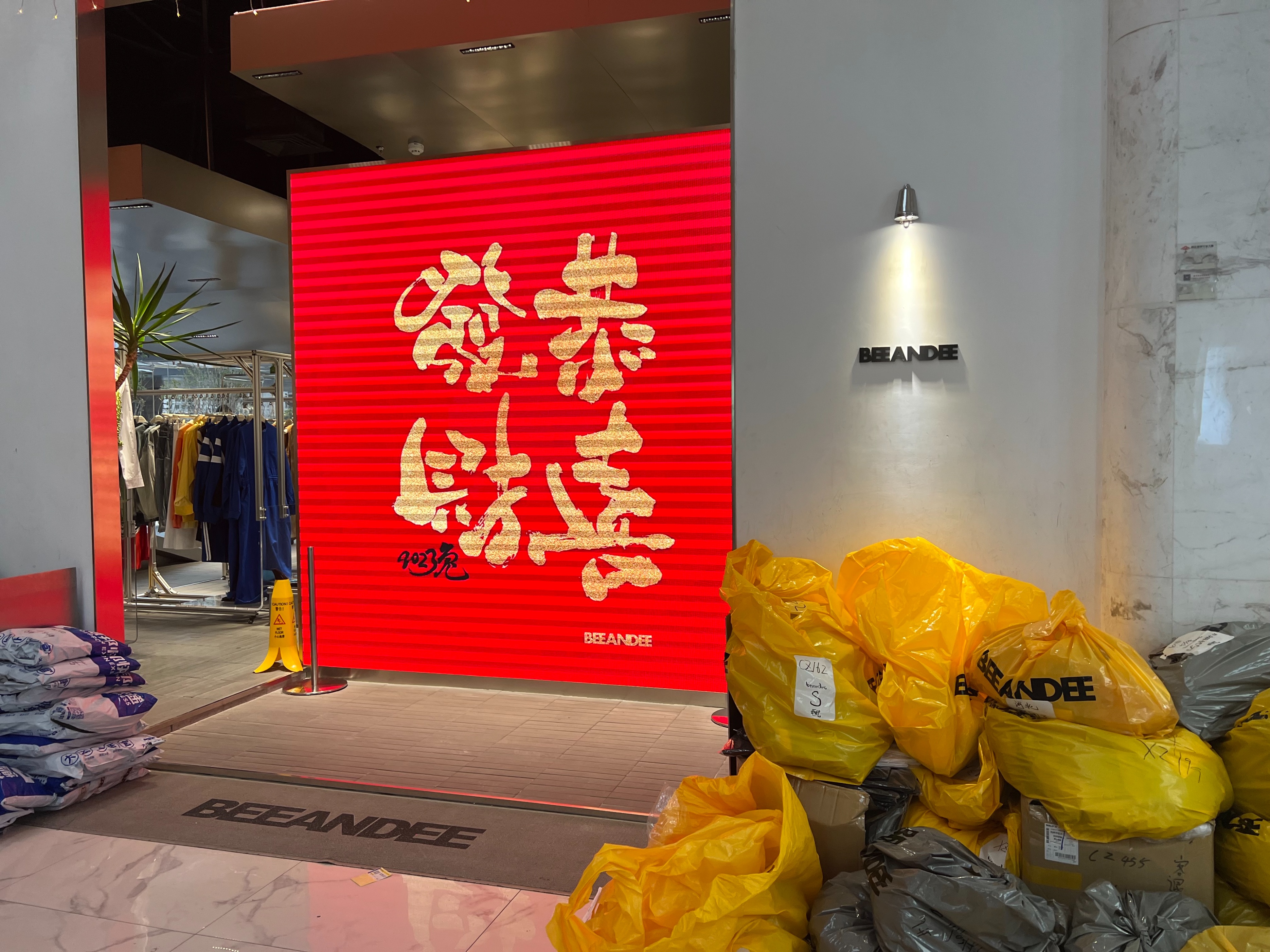 三天卖1000万！“最卷”市场老板：开单到手软，每天像在“印钞票”