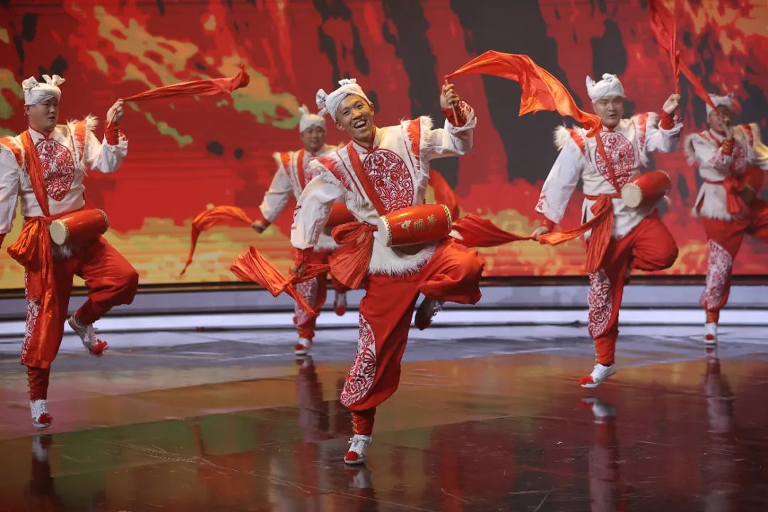 凡人微光点亮暖心之城,凡人微光央视