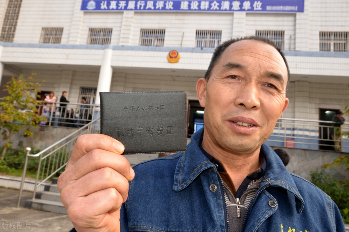 摩托车驾照考试流程和注意事项,摩托车驾照考试流程和技巧