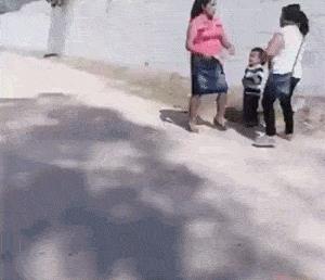 塞进去容易拔出来难,妹子着急死了哈哈哈哈哈哈！真的尴尬啊