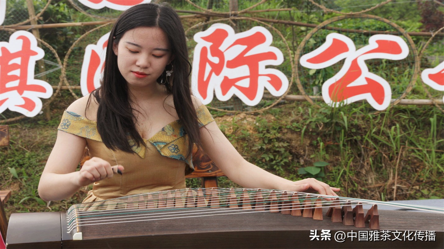 世事浮华岁月喧嚣,岁月如歌谁与共浮华若梦