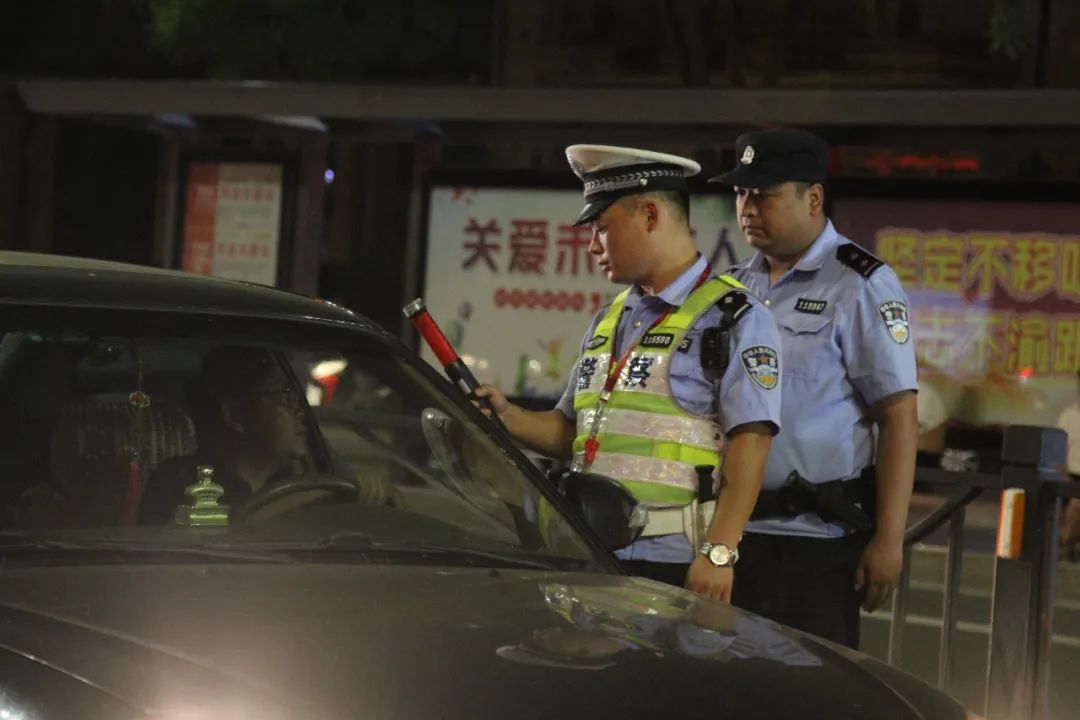 夏季治安打击整治“百日行动”丨尽锐出战!河南洛阳公安全力开展夏夜治安巡查宣防第二次集中统一行动