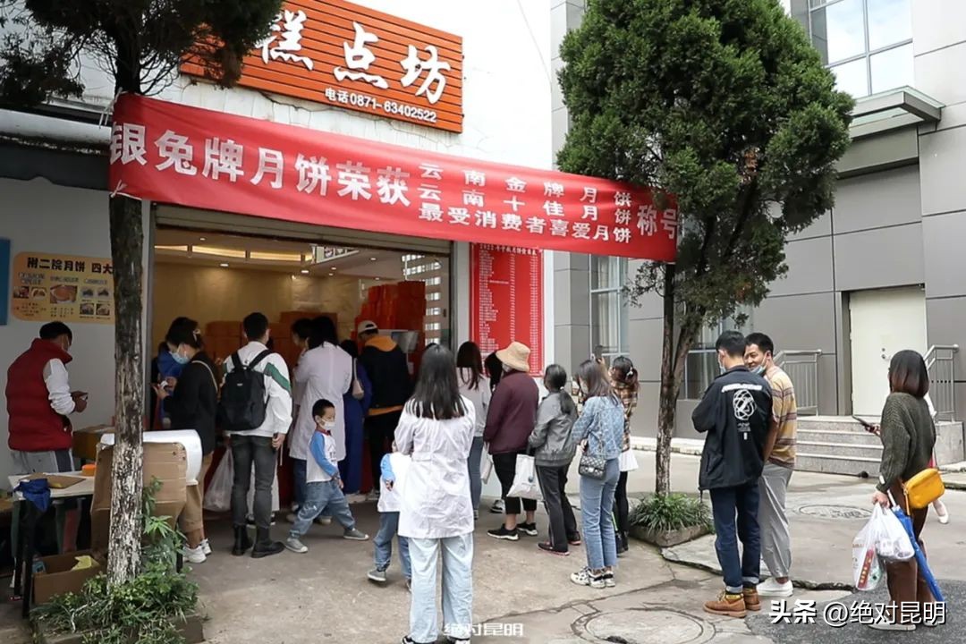 中秋节时妈妈买了许多月饼,中秋妈妈给我寄了一箱月饼