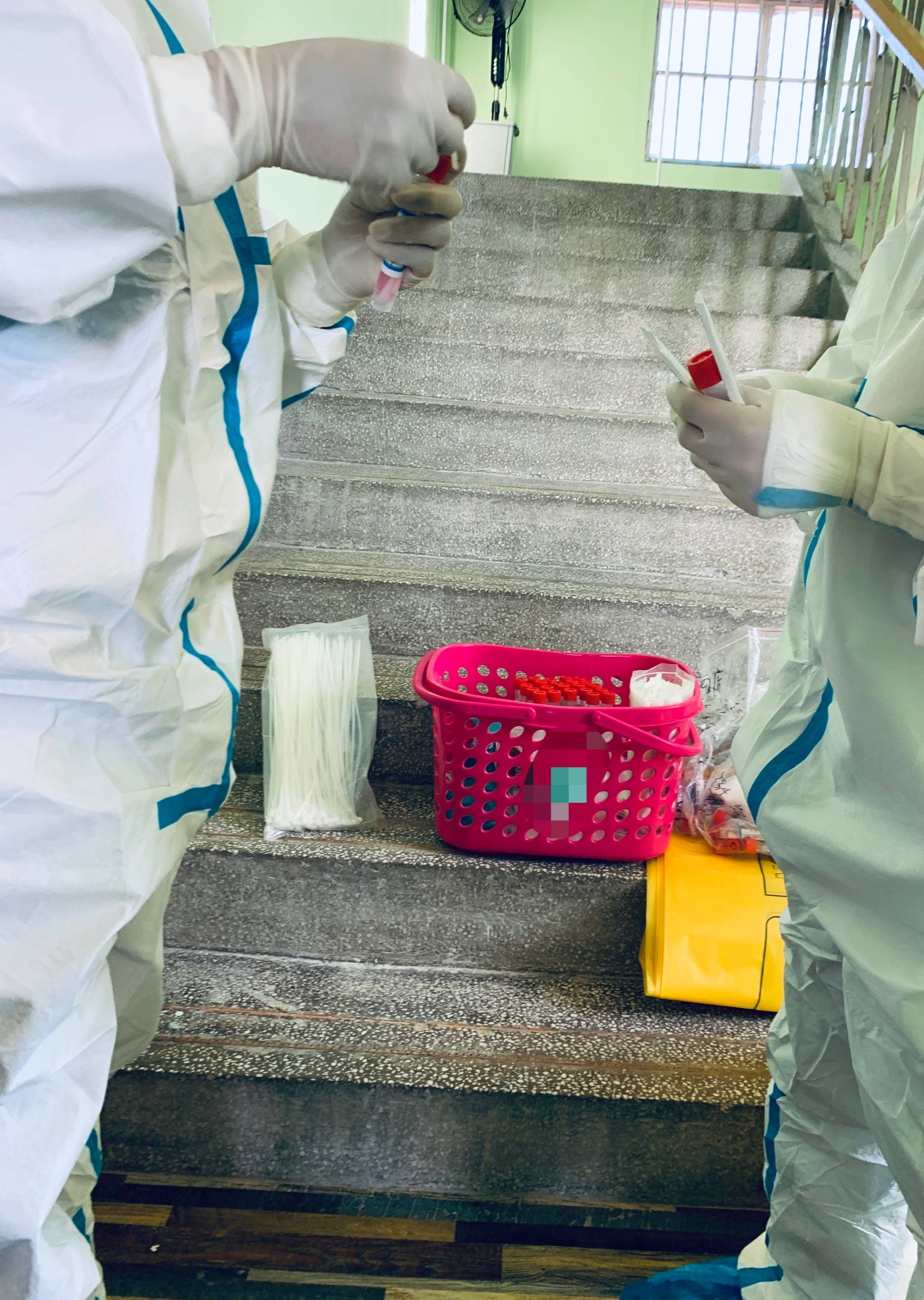 离开瑞丽的人：玉石女主播拖欠房贷数十万不再背爱马仕