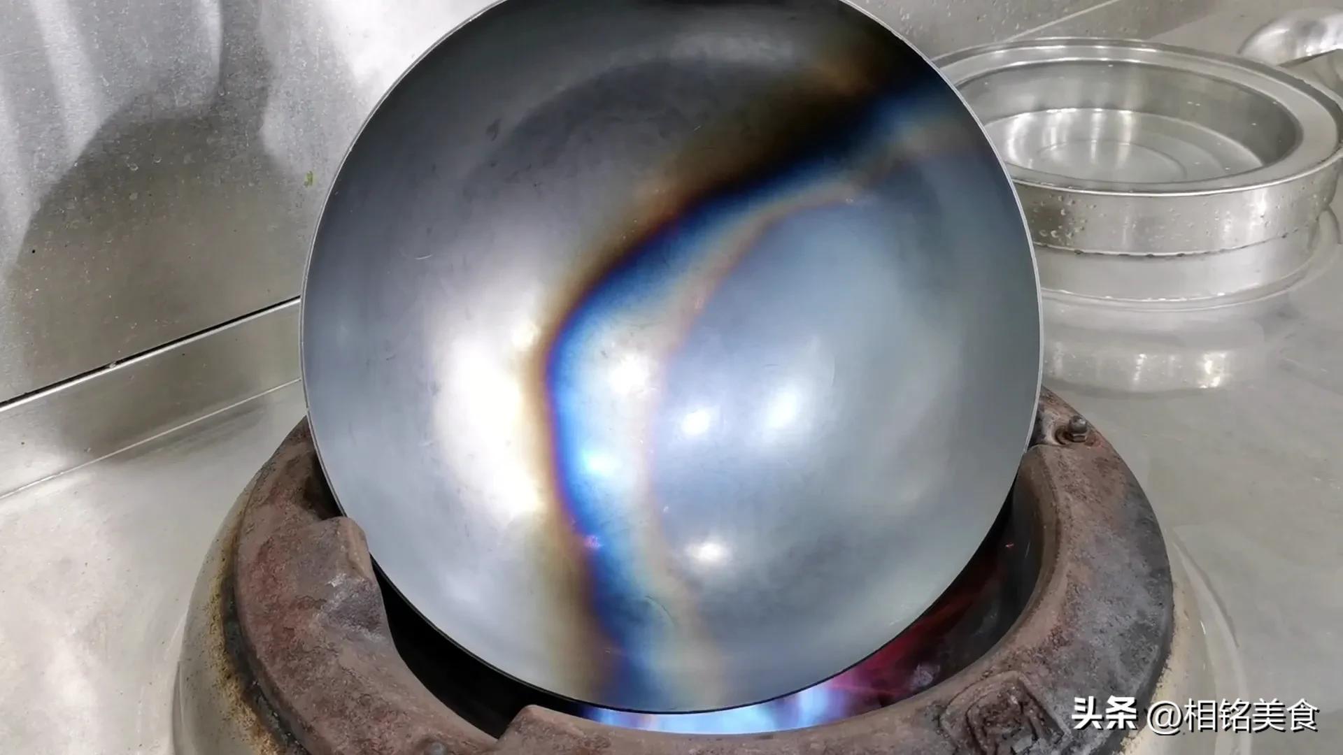 新铁锅怎样开锅小妙招视频,不粘锅的铁锅最佳开锅方法