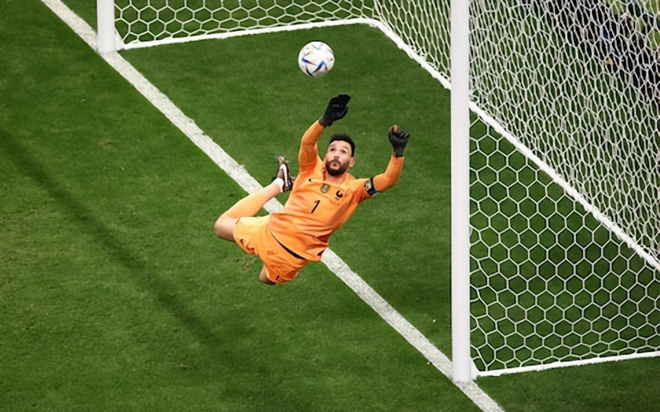 英格兰凯恩被打,英格兰凯恩遗憾场景