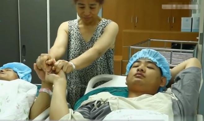 27岁新婚儿子割肝救父后续,河南18岁小伙割肝救父放弃从军