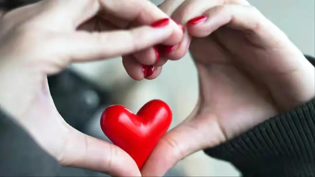 下蹲的正确动作，日常自我查体的参考、锻炼双腿的保障