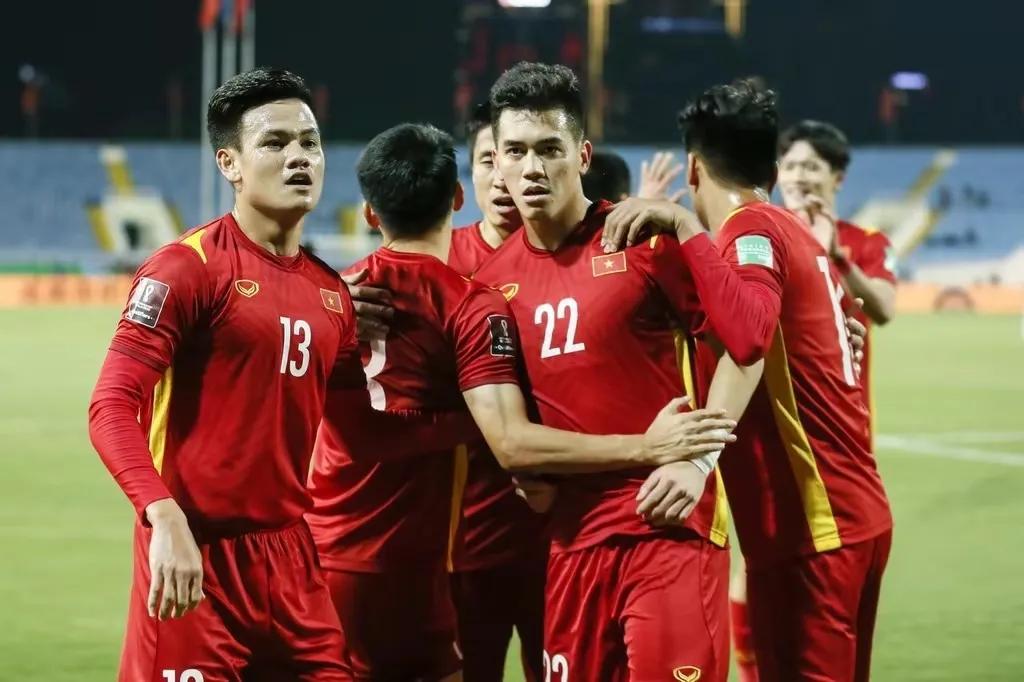 国足王大雷没打越南吗,越南足球夺冠中国男足心情怎么样