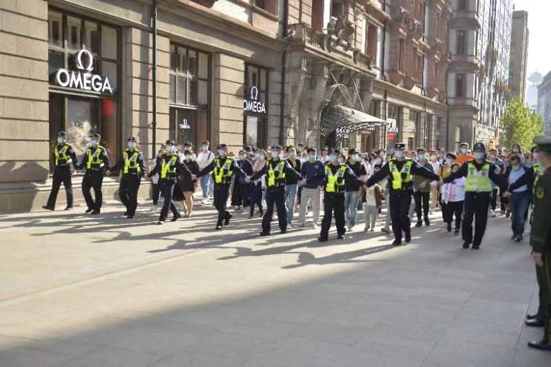 上海警方确保交通秩序平稳有序,上海公安交通安全