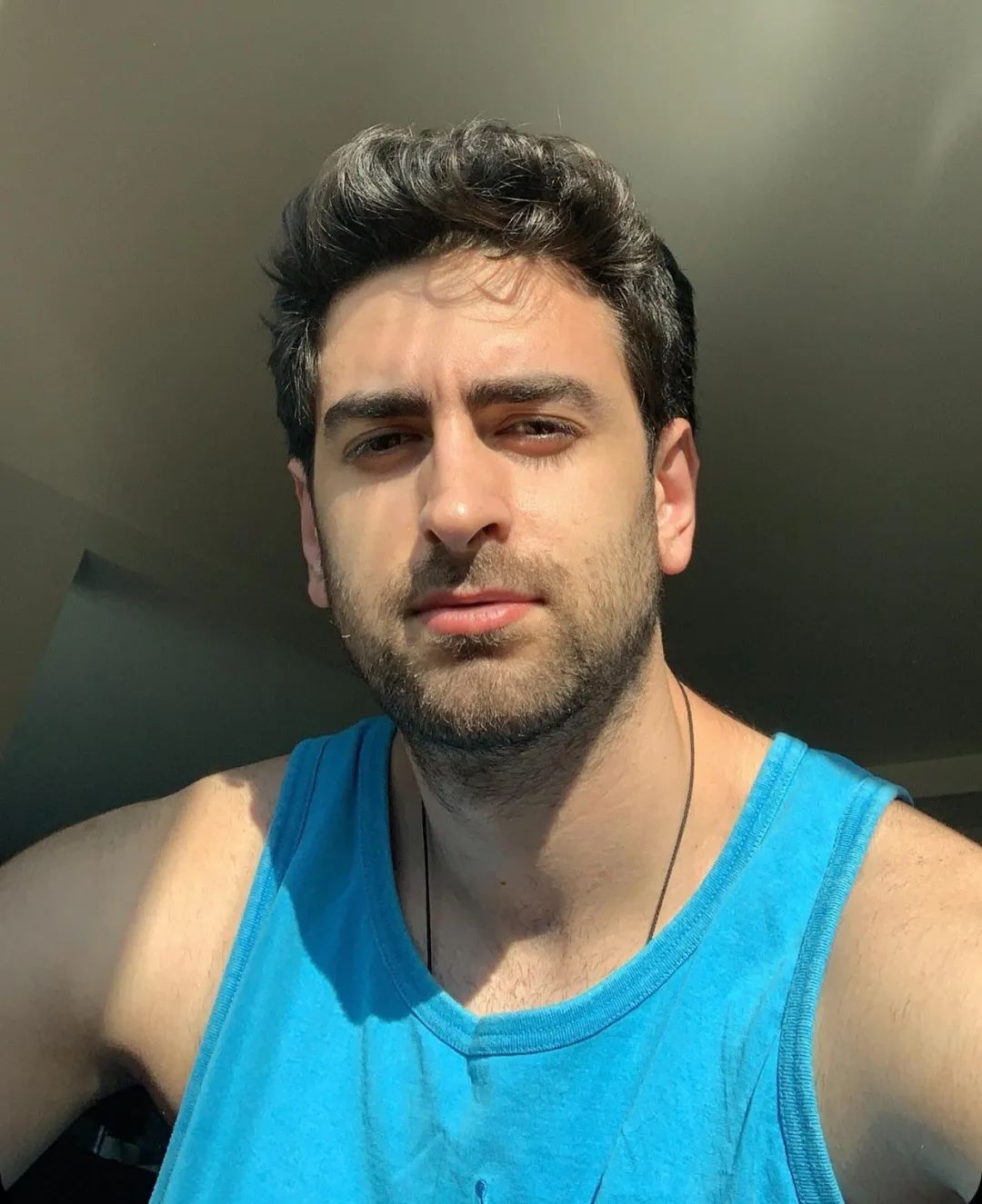 在美国打球的篮球运动员福尔康，被《GQ》杂志评选为最佳着装男士