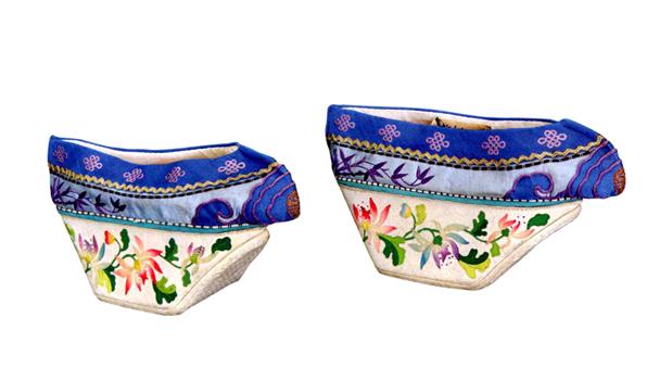 清朝嫔妃为何要穿花盆底鞋为美观,古代妃嫔为何要穿花盆底鞋