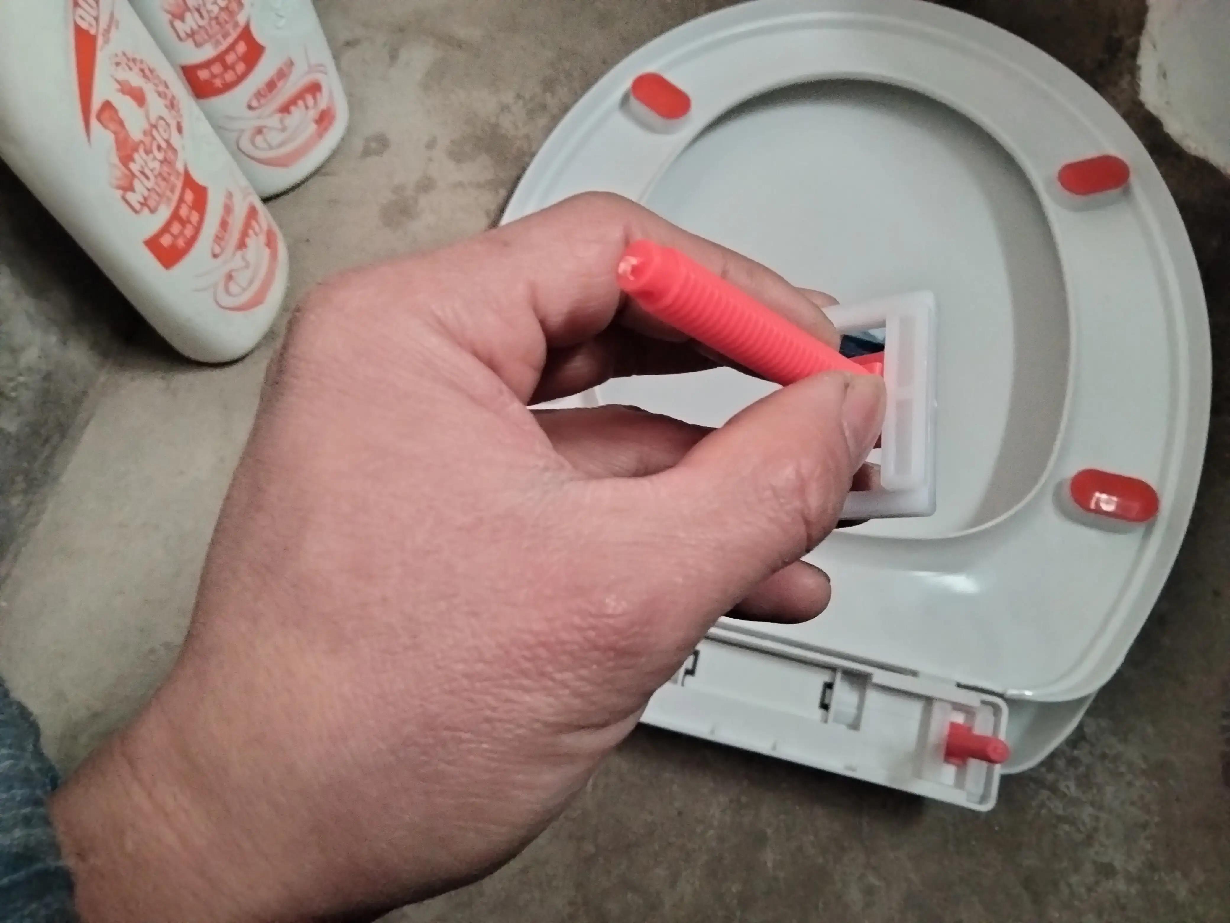 坐便器圈及盖的安装方法,马桶坐便器盖的安装方法