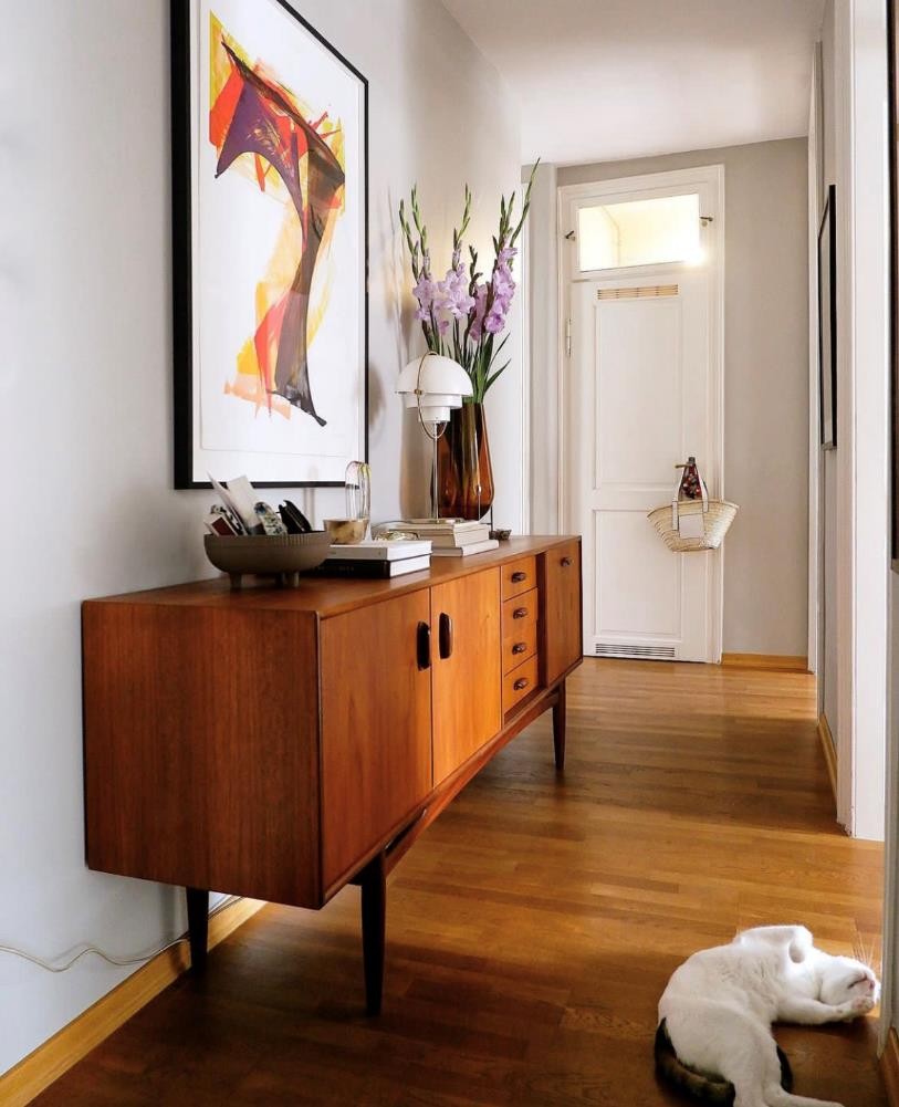 32岁德国牙医的家，整屋干净整洁且温暖，喜欢花和猫的生活很精致