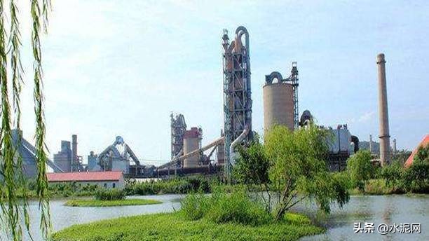 预计下半年水泥的价格是涨还是落,当地水泥涨价通知