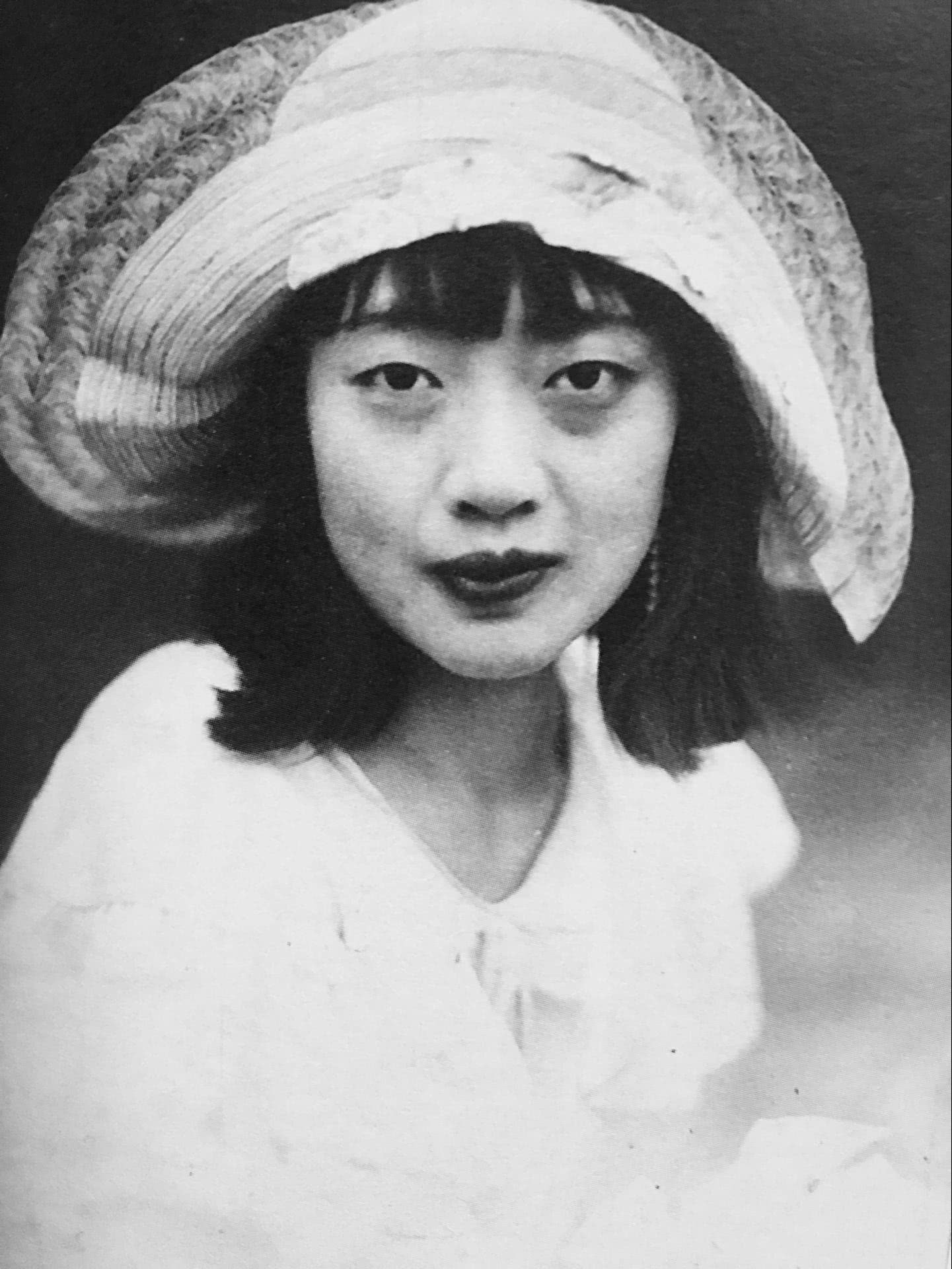 末代皇后婉容死后被扔在臭水沟边,末代皇后私生女