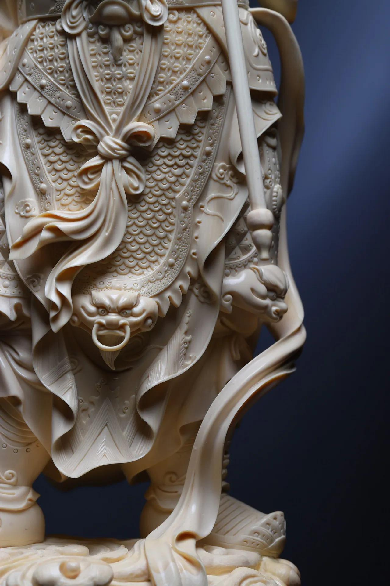 多闻｜财宝天王手持慧伞,左手托着吐宝鼠能赐无尽财宝