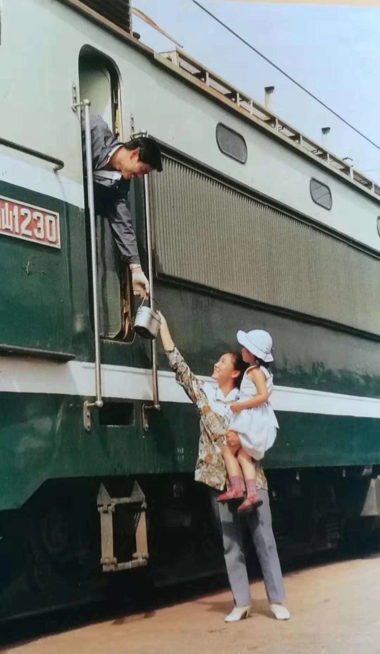 05式单兵饭盒和腰子饭盒区别,铁路饭盒1992年