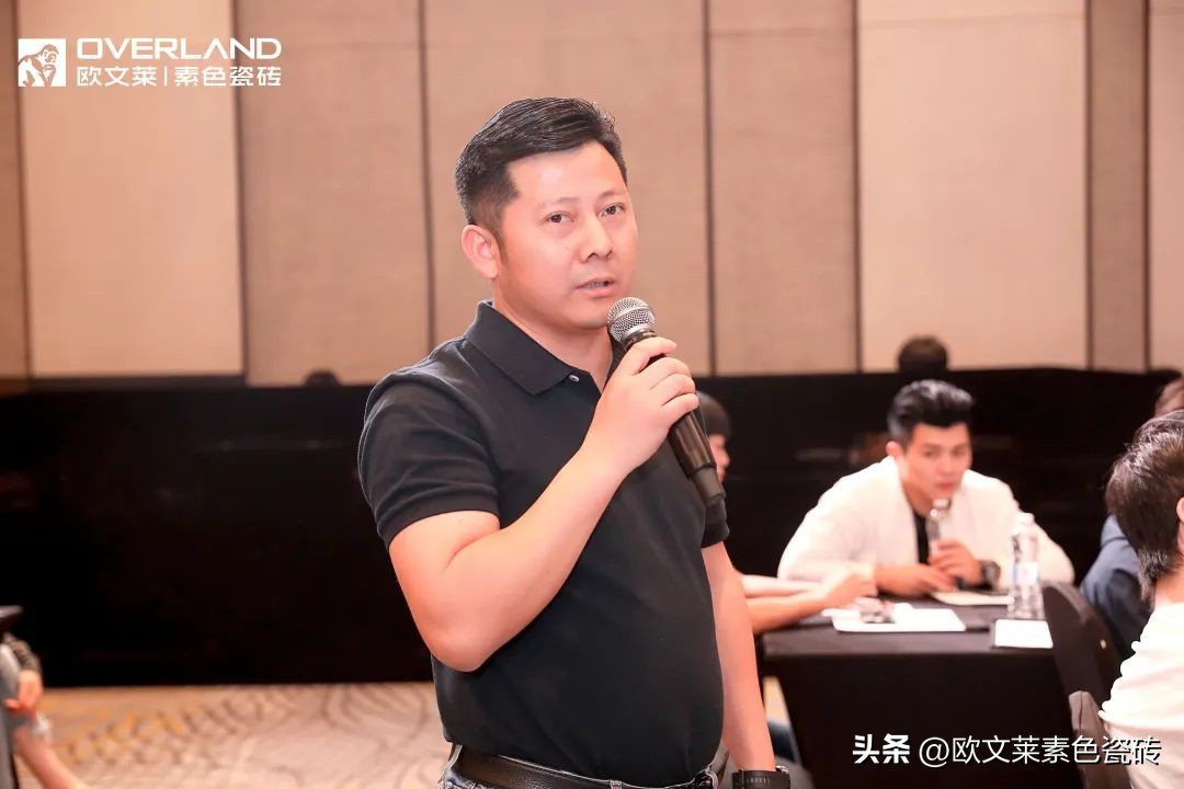 欧文莱加盟商高质量发展峰会成都启幕，门店新基建全面启动