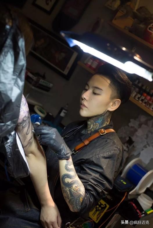 用鸽子血纹身是什么意思,用鸽子血纹身真的可以看不见吗