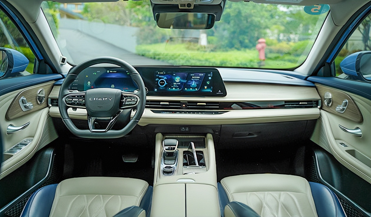 不负新时代,比亚迪宋plusdmi和奇瑞艾瑞泽8