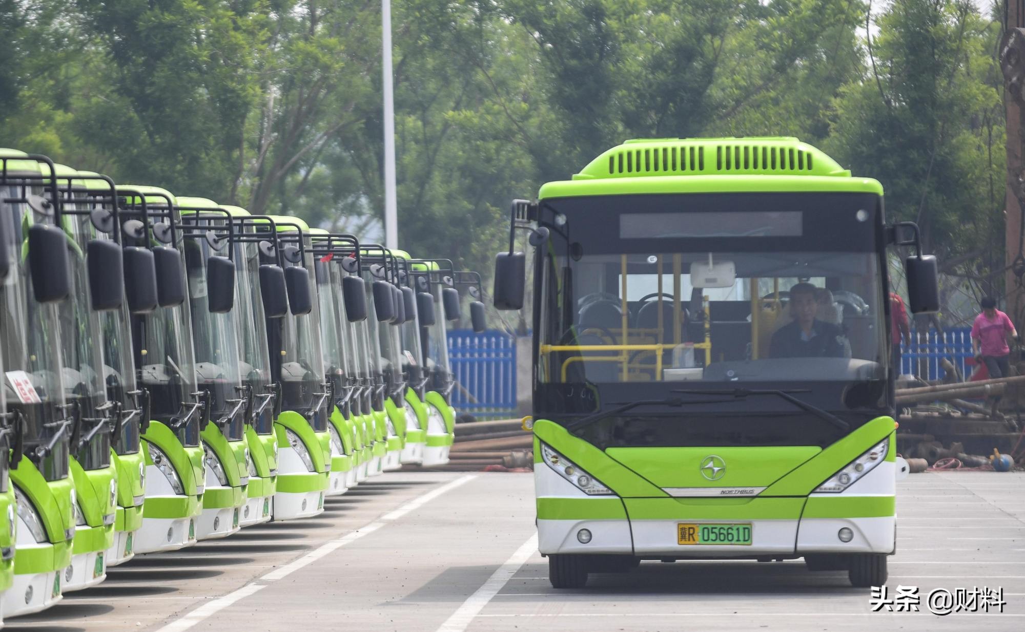 公交车不收费是为什么,为什么公交车一直亏钱还一直开