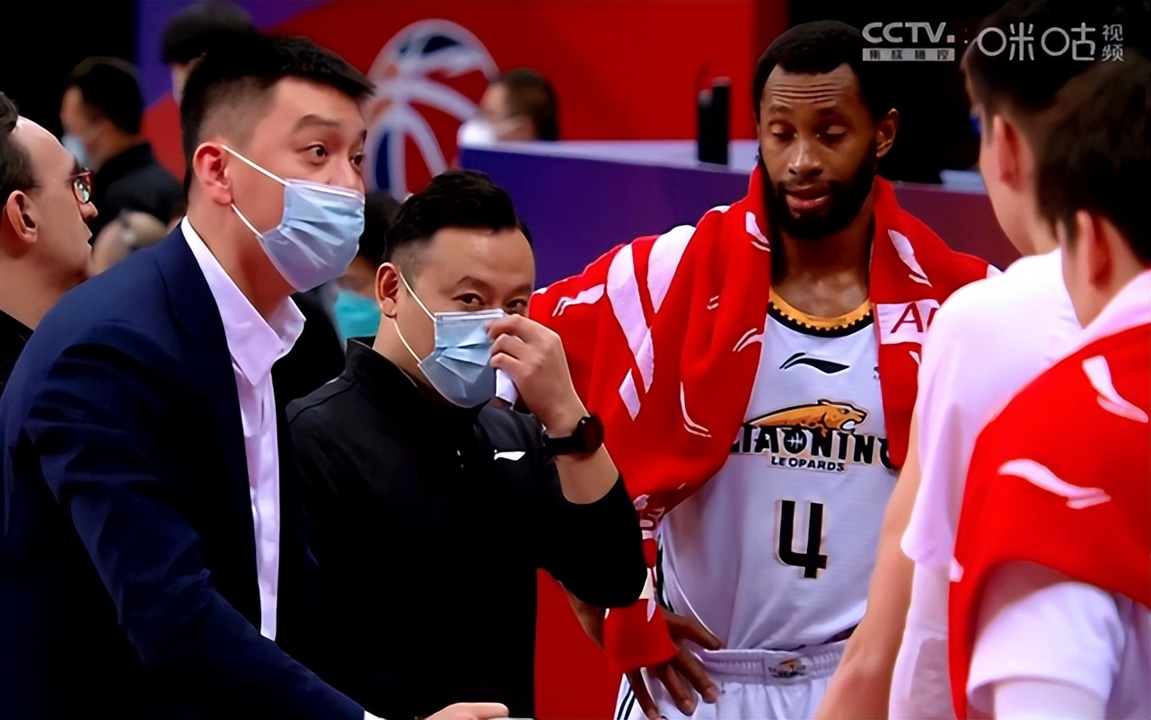 辽宁惨败42分！赛后杨鸣说了啥？不看好辽篮的未来点名批评一球员