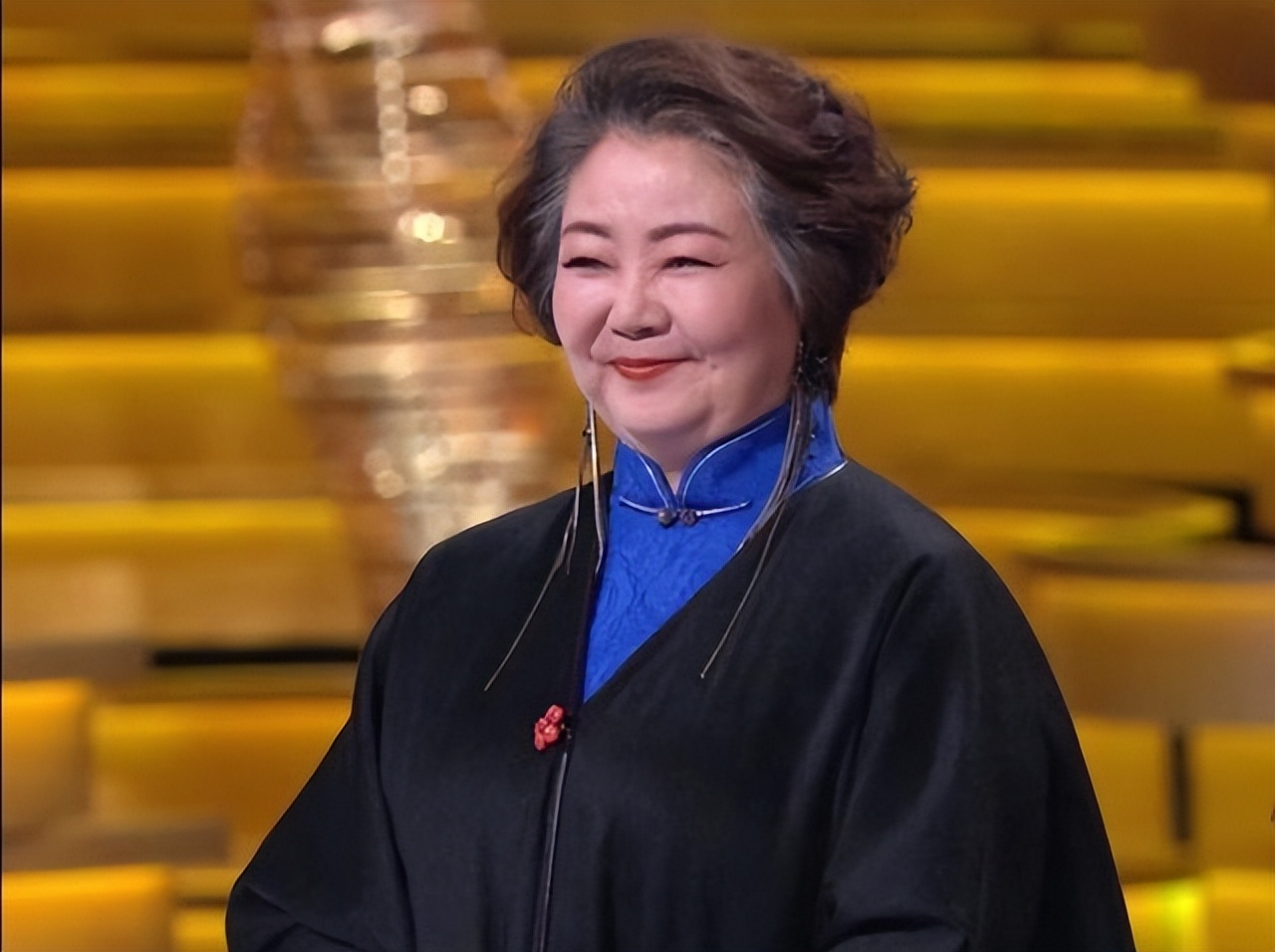 殷桃领奖穿搭,殷桃以往红毯造型