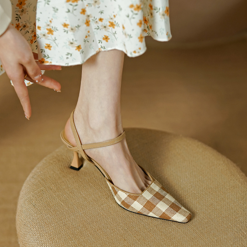 今年穿什么凉鞋好看?这20款好看不累脚